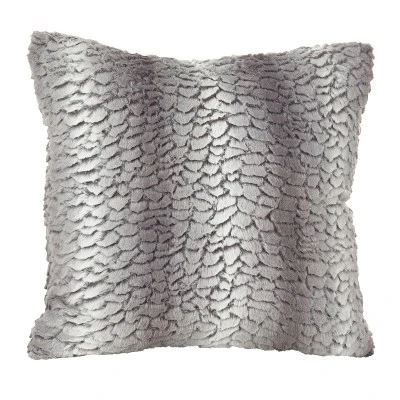 18"x18" Juneau Classic Faux Fur Throw Pillow - Saro Lifestyle - Image 3